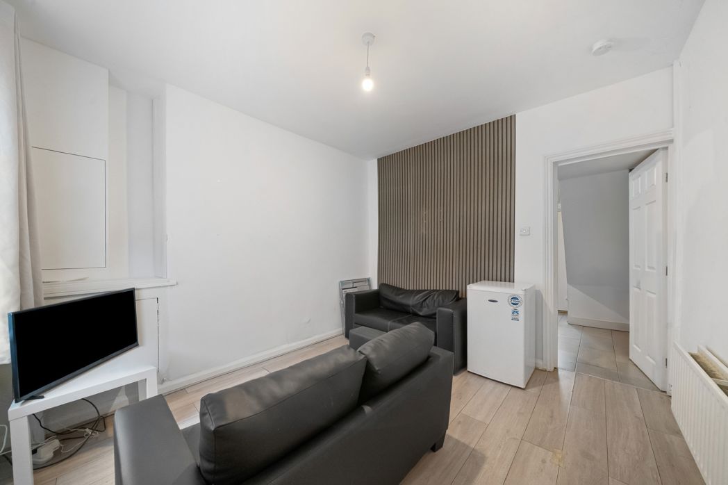 Property image 5 of 11