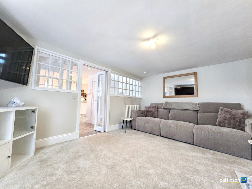 Property image 27 of 43