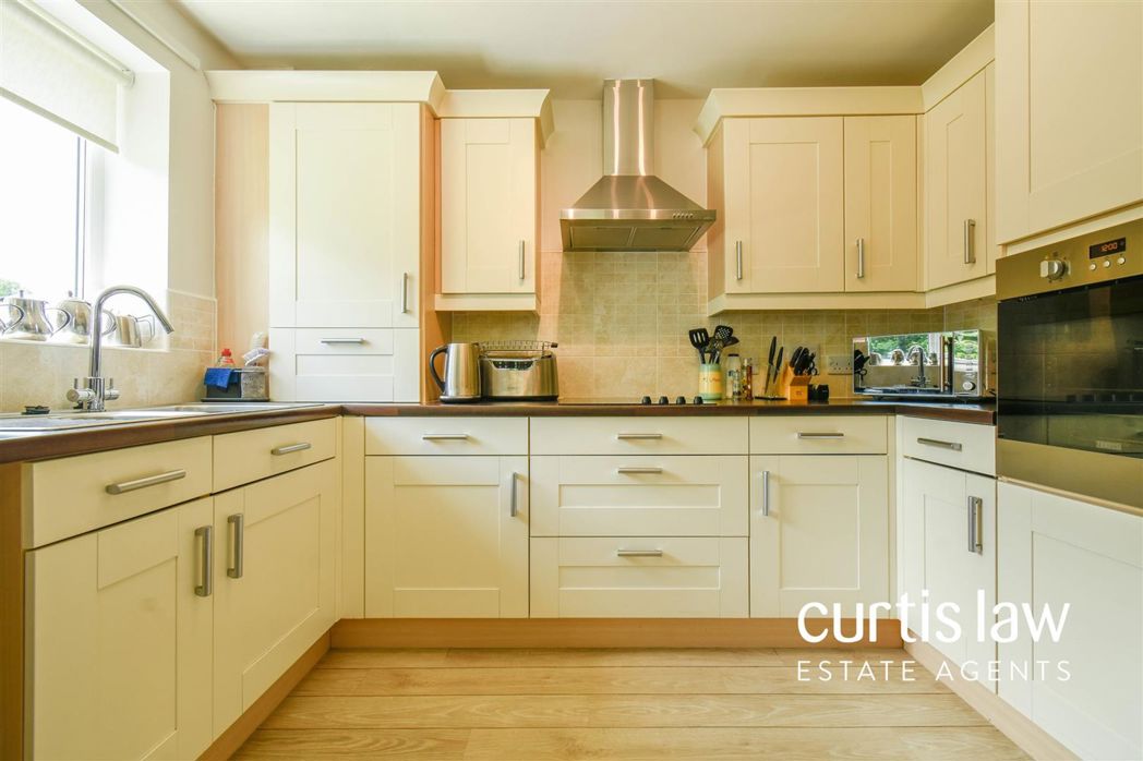 Property image 2 of 21