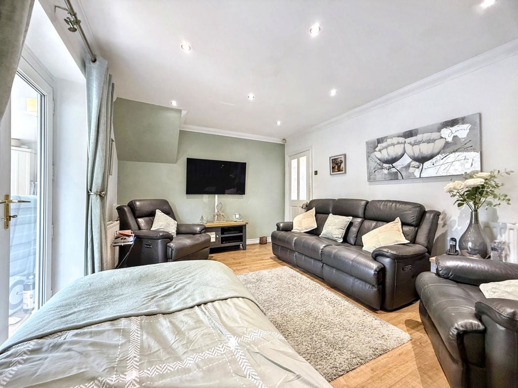 Property image 9 of 22