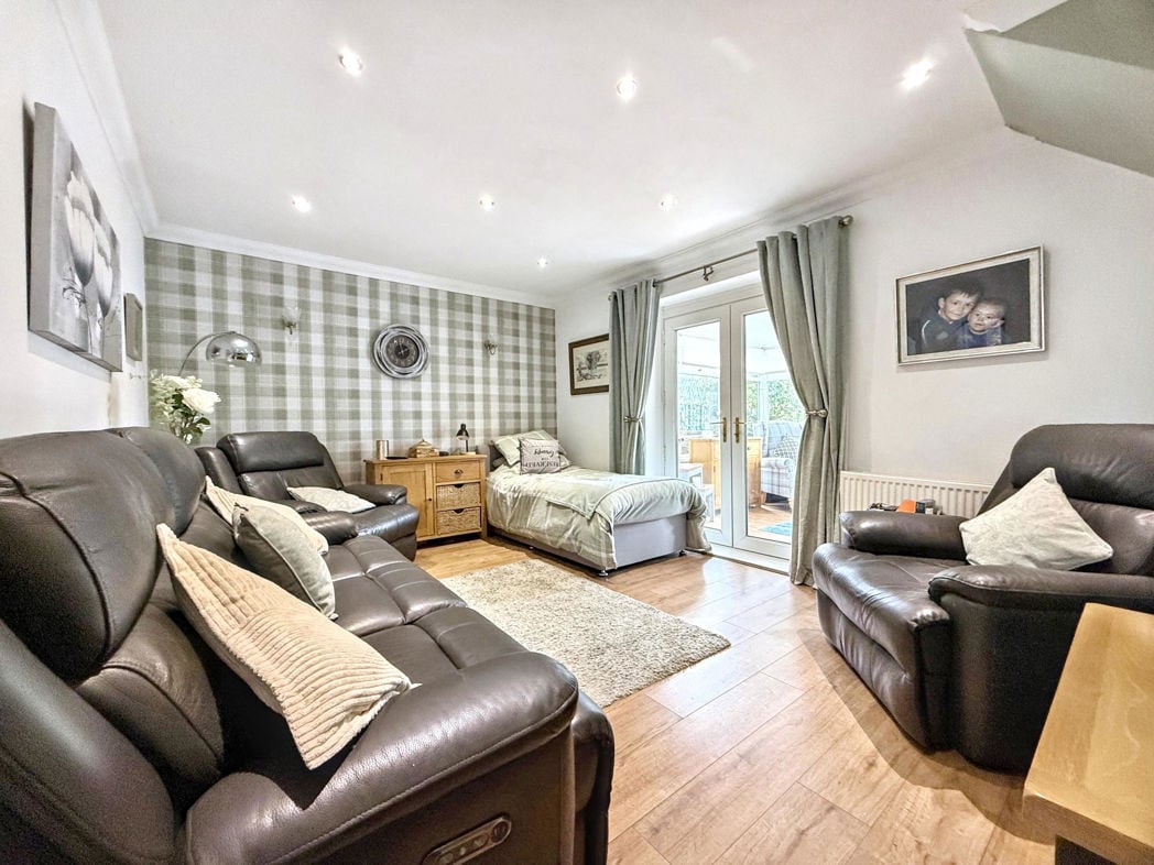 Property image 8 of 22