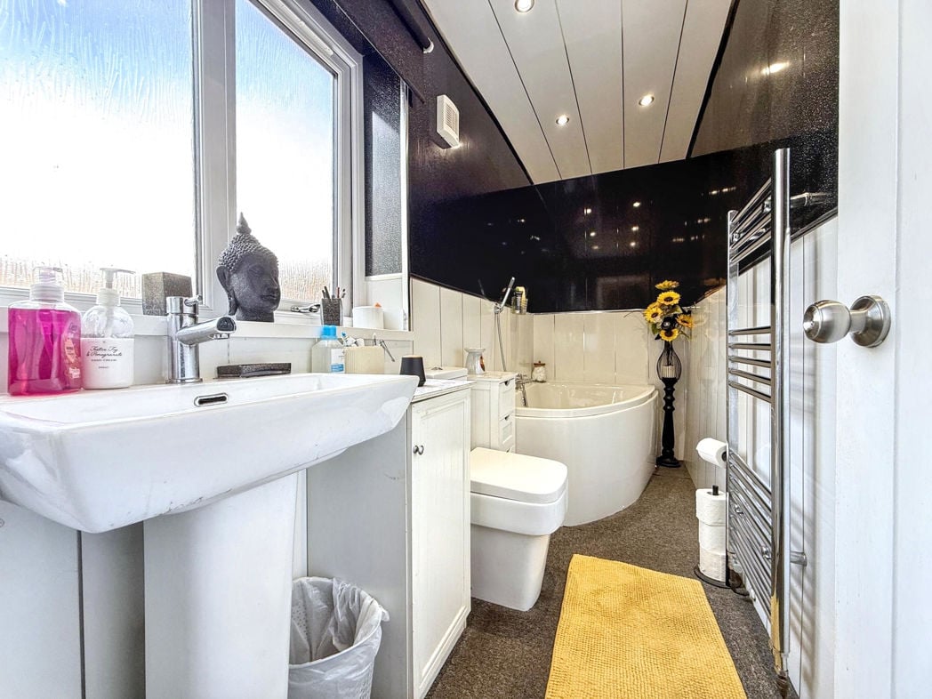 Property image 12 of 22