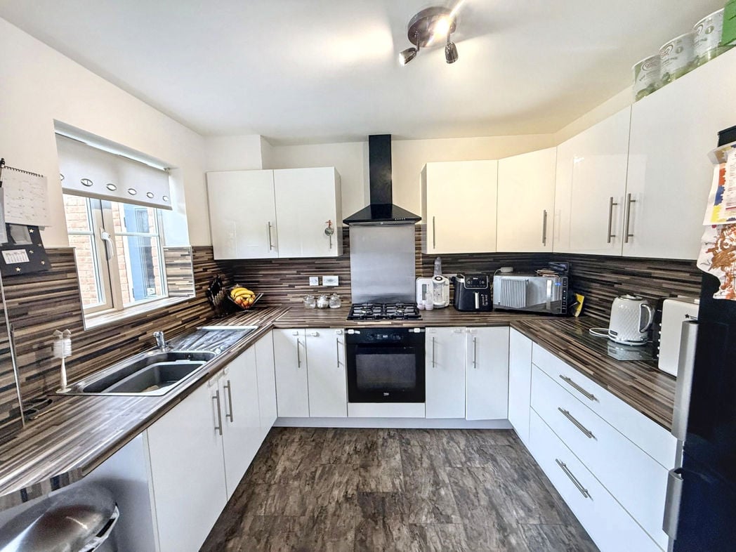 Property image 6 of 19