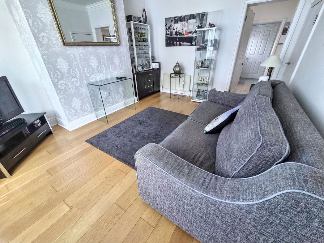 Property image 3 of 11