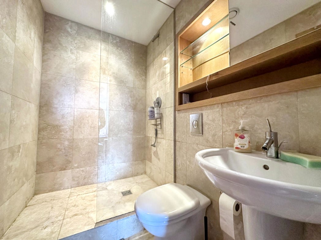 Property image 8 of 13