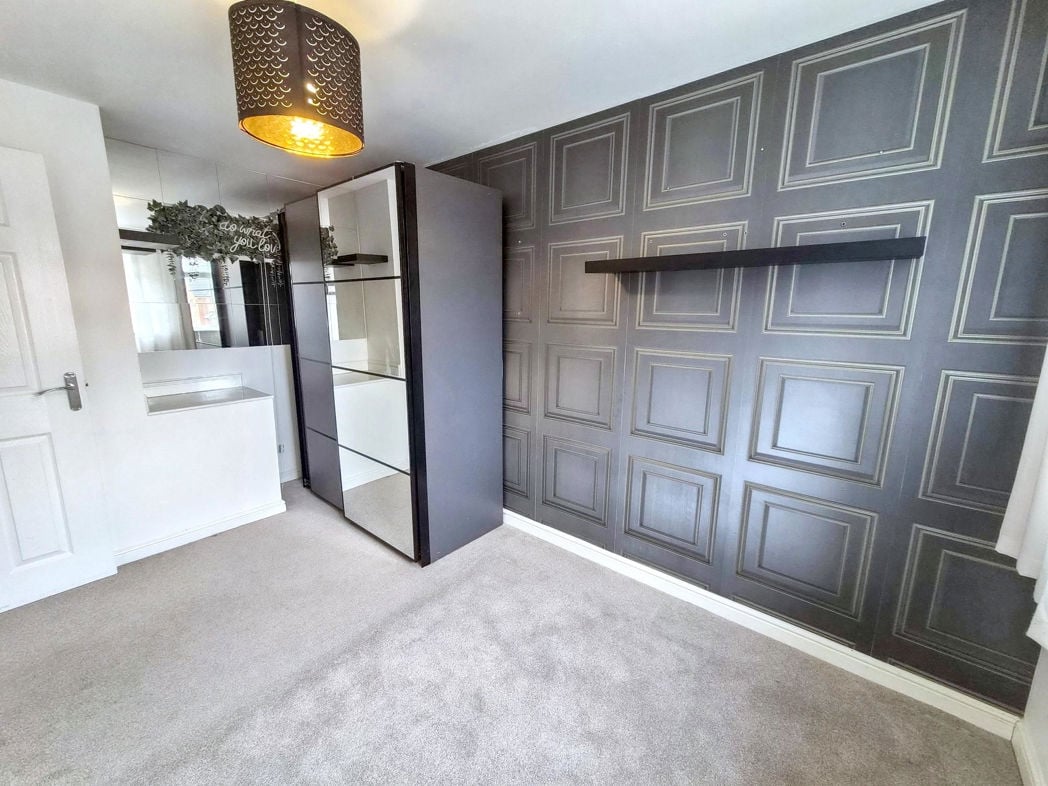 Property image 11 of 21