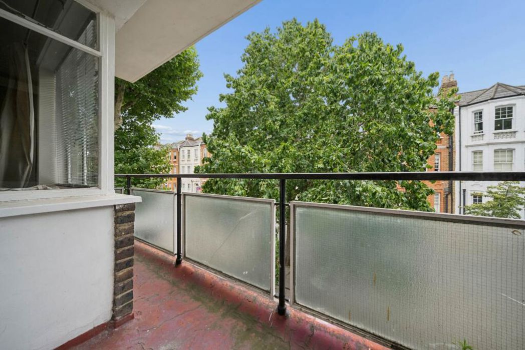 Property image 2 of 9