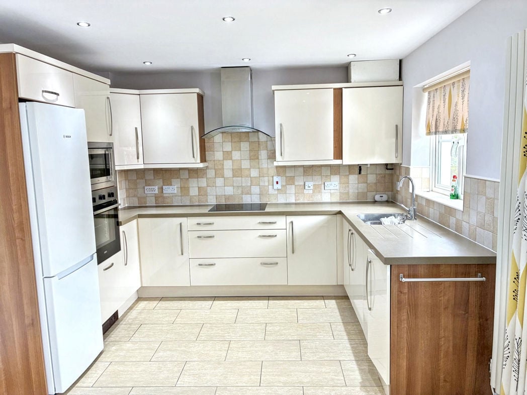 Property image 3 of 12