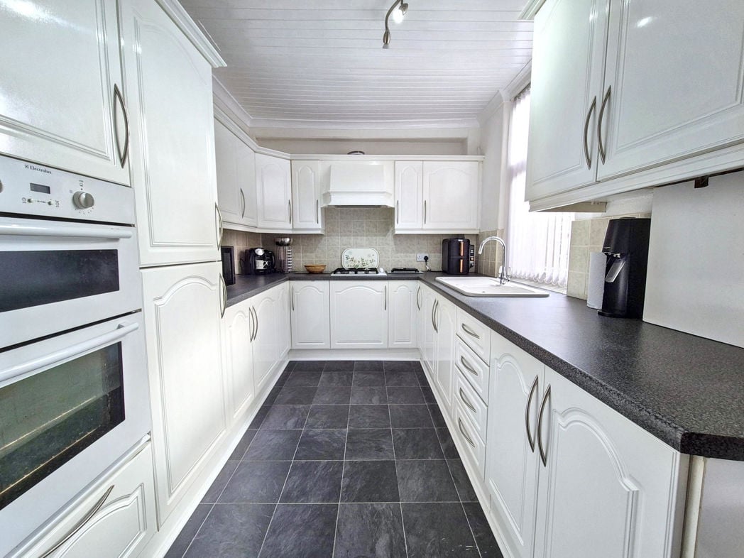 Property image 11 of 27