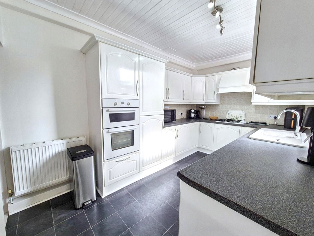 Property image 13 of 27