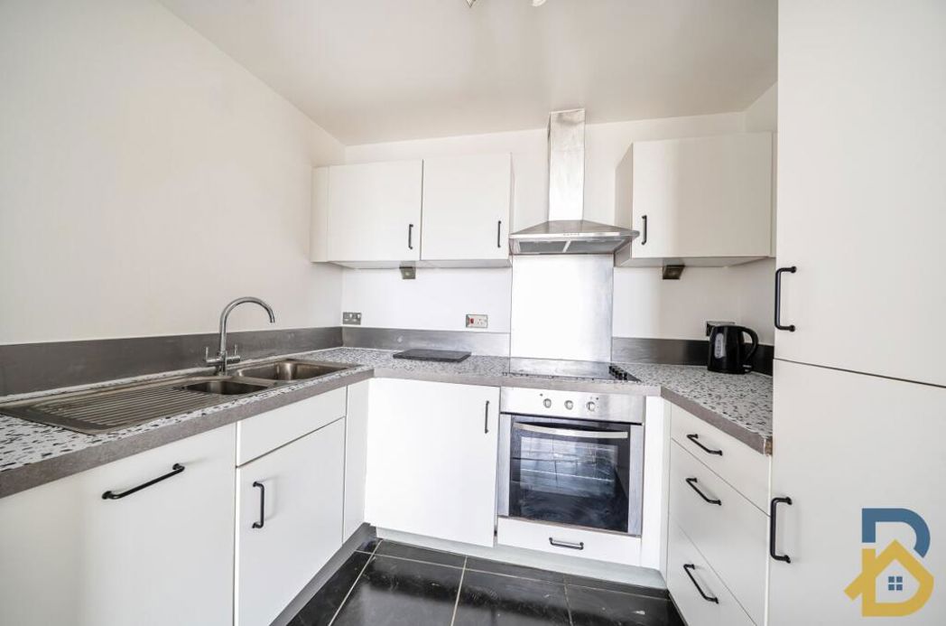 Property image 4 of 11
