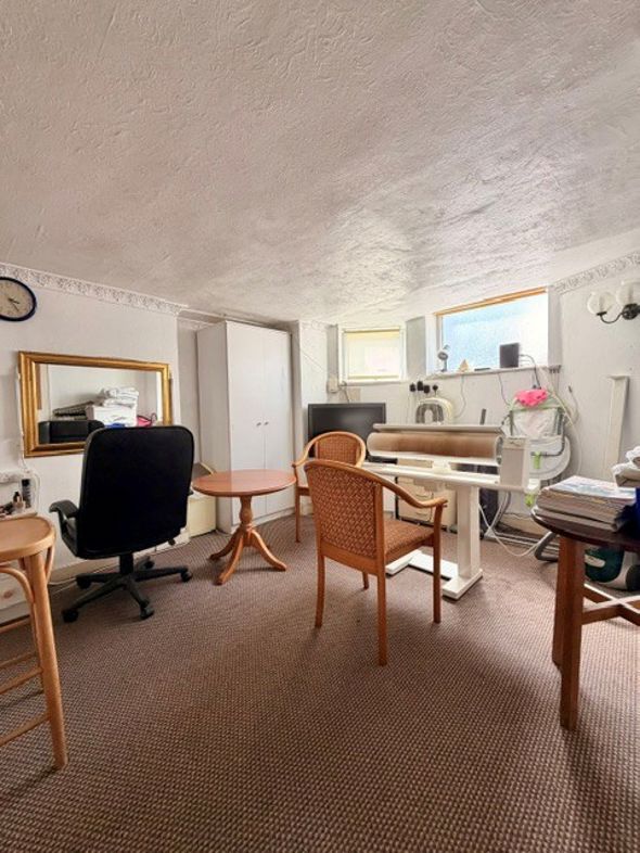 Property image 4 of 35