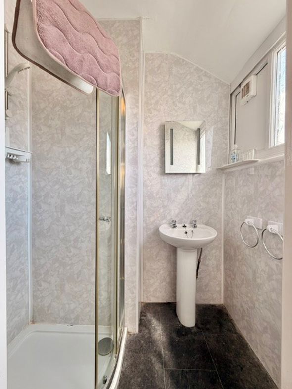 Property image 19 of 35