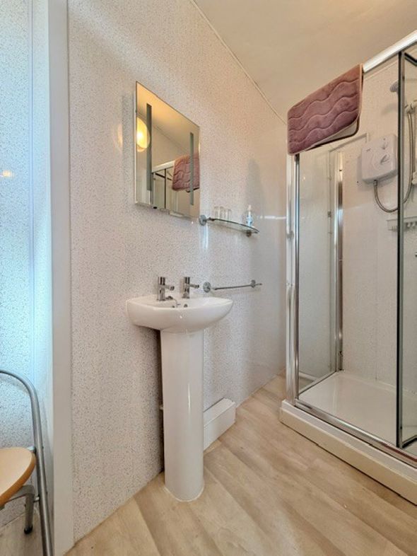 Property image 21 of 35