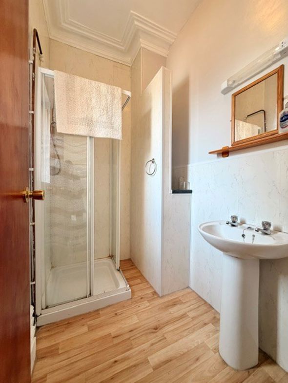 Property image 27 of 35