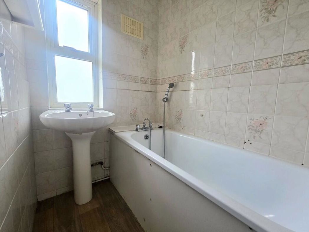 Property image 8 of 9