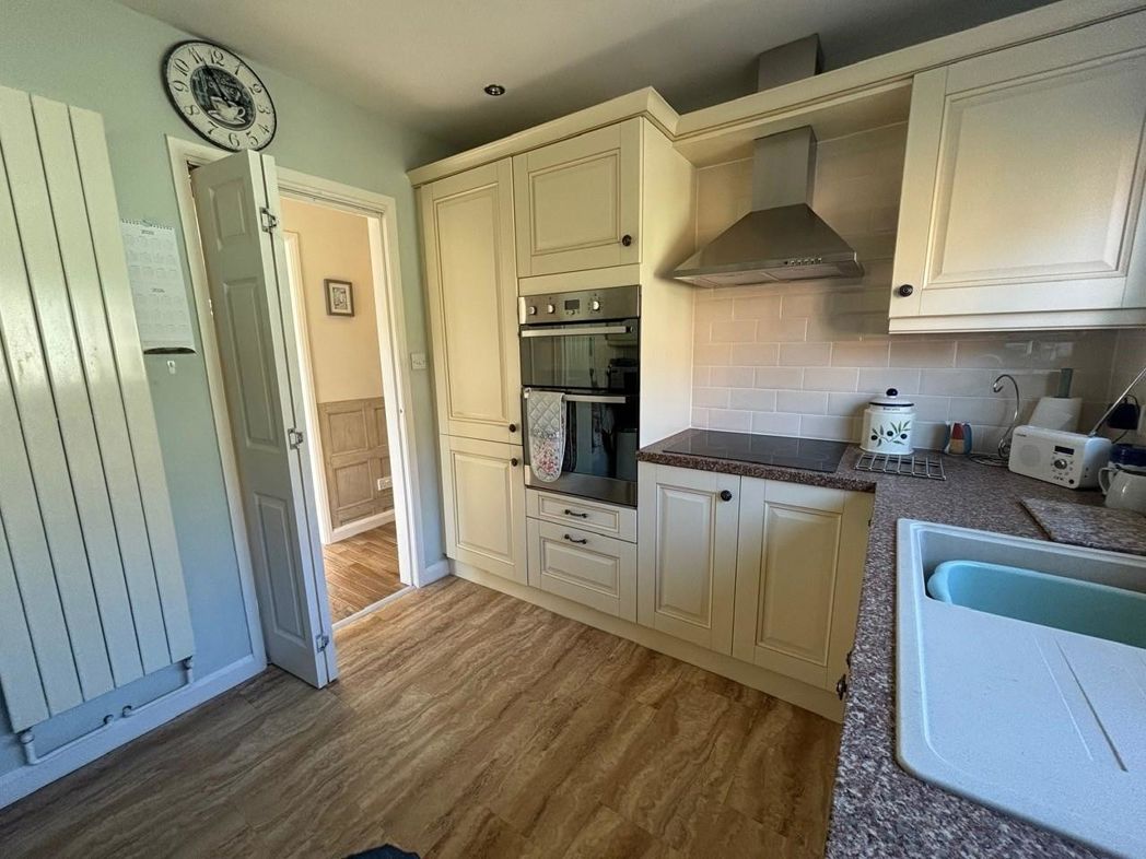 Property image 4 of 11
