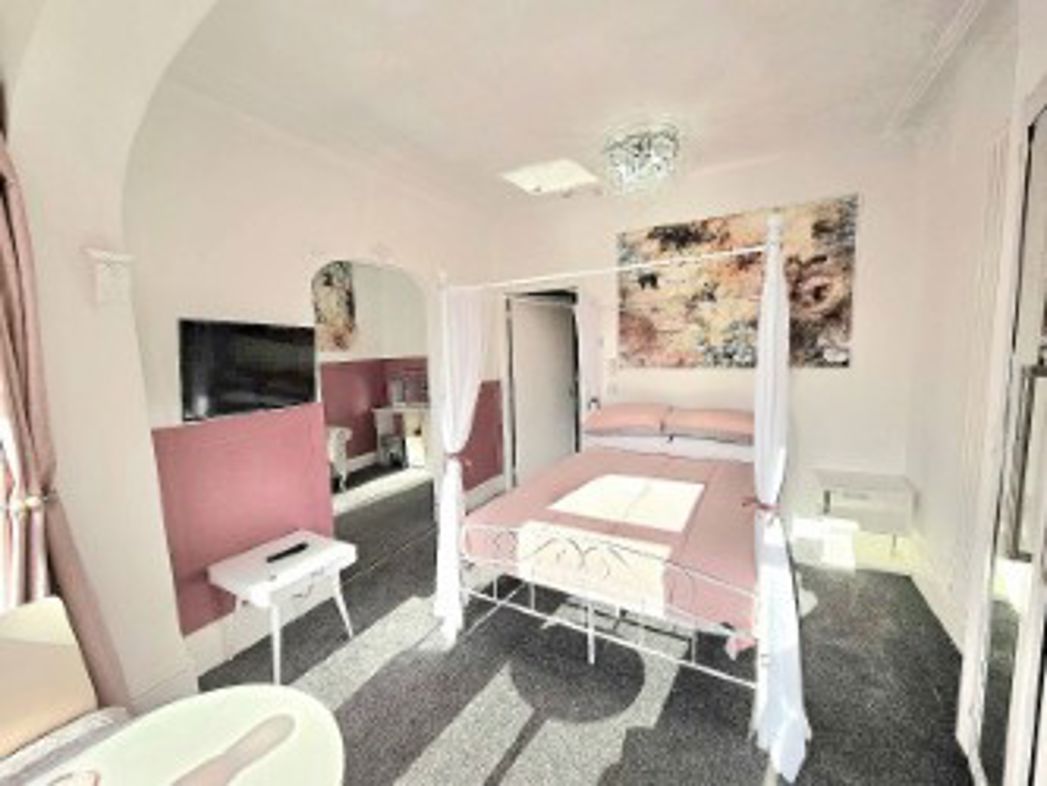 Property image 15 of 33