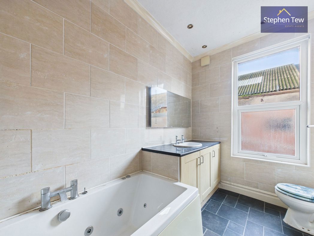Property image 8 of 33