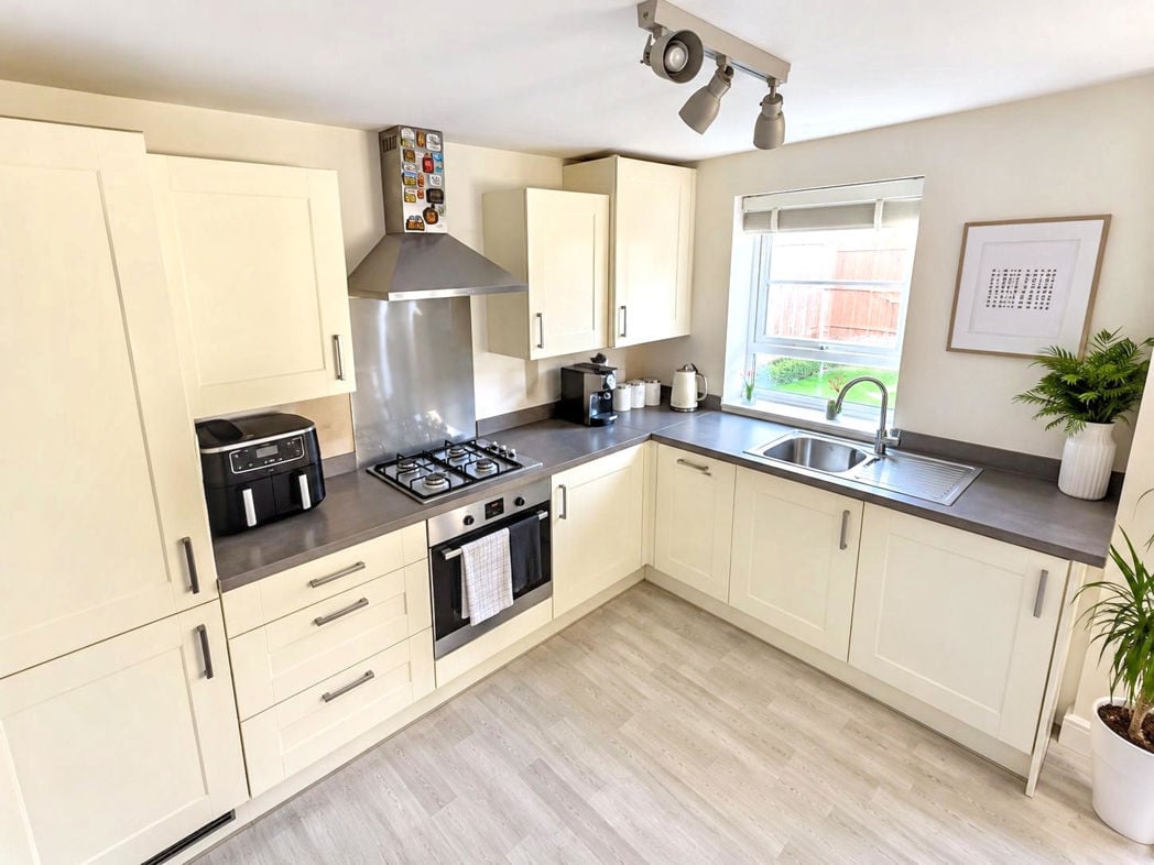 Property image 6 of 17