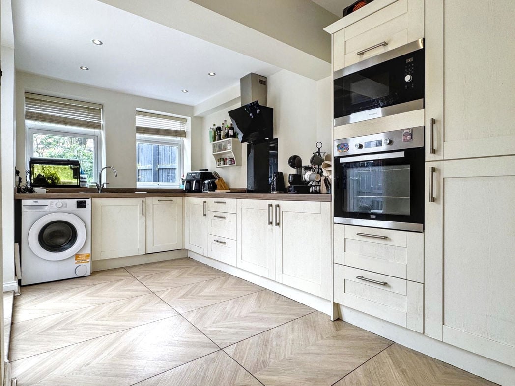 Property image 8 of 17