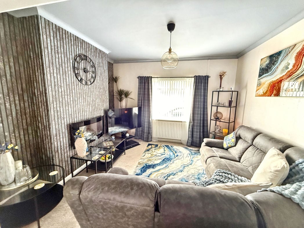 Property image 2 of 9