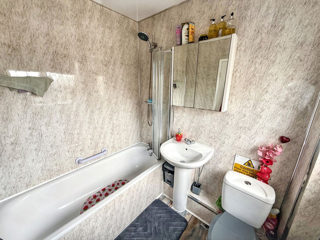 Property image 5 of 9