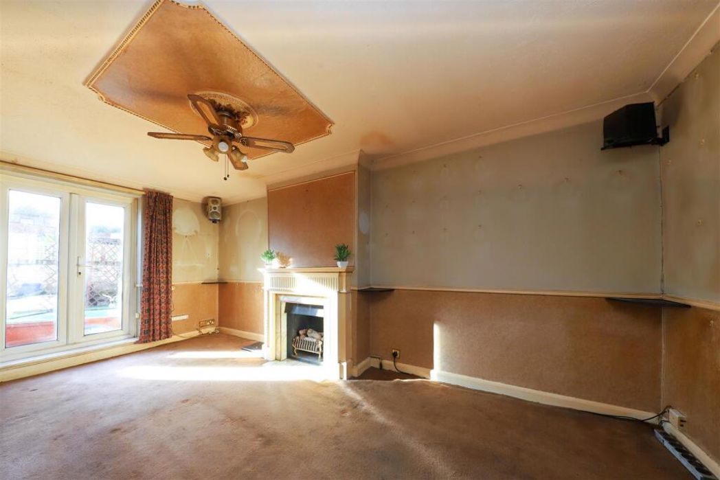 Property image 2 of 9