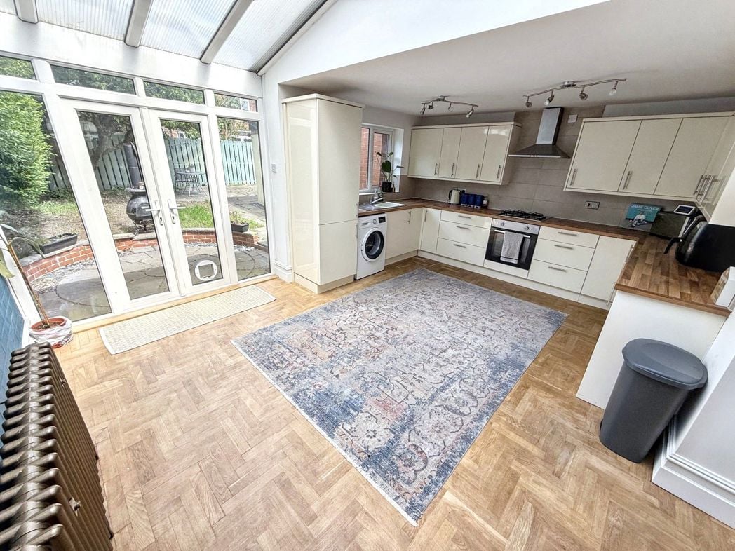 Kitchen/Dining Area