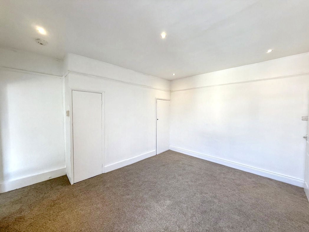 Property image 3 of 6