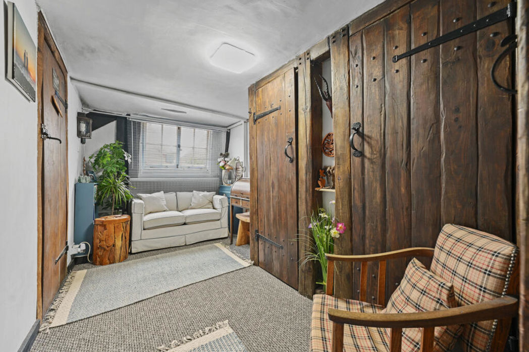 Property image 8 of 20
