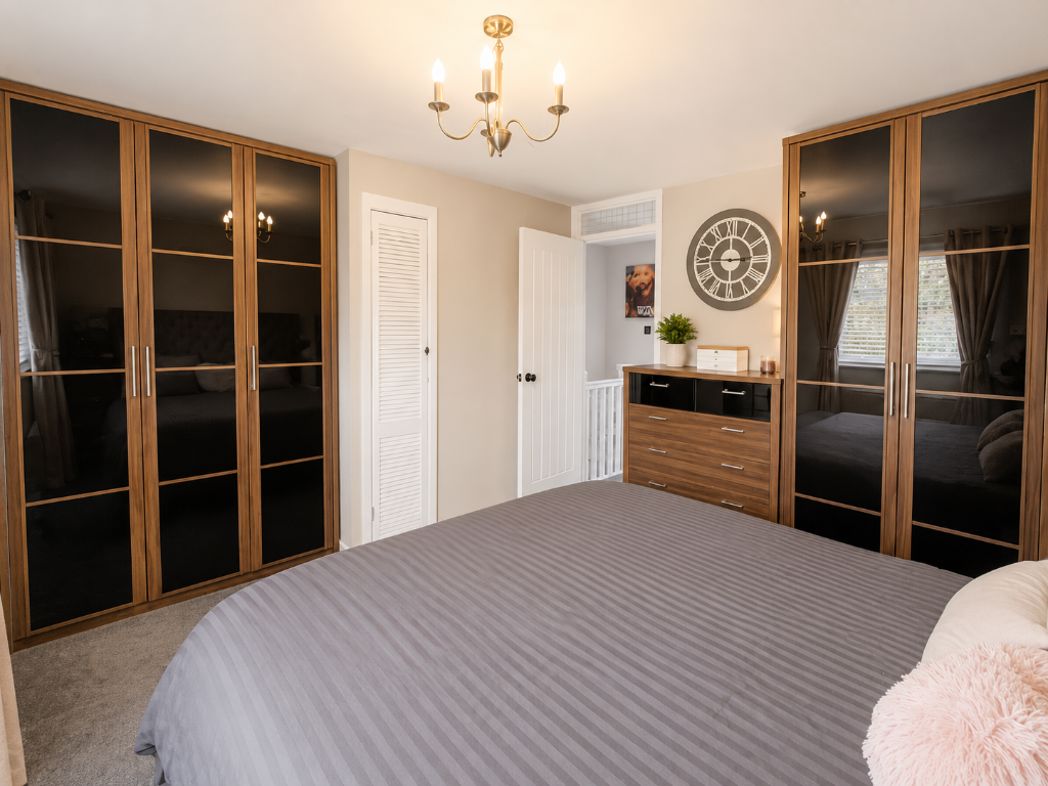 Property image 11 of 16