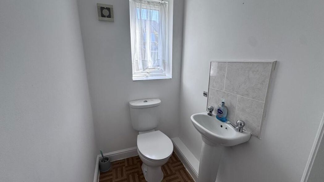 Property image 7 of 8
