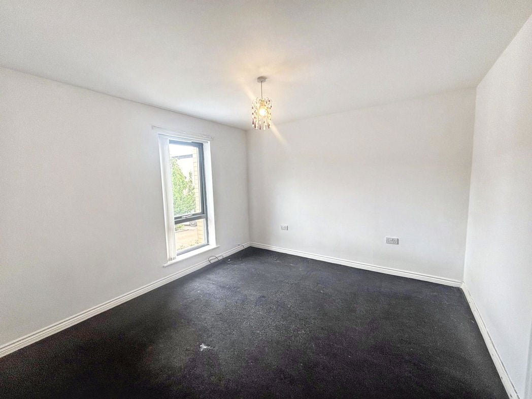 Property image 8 of 12