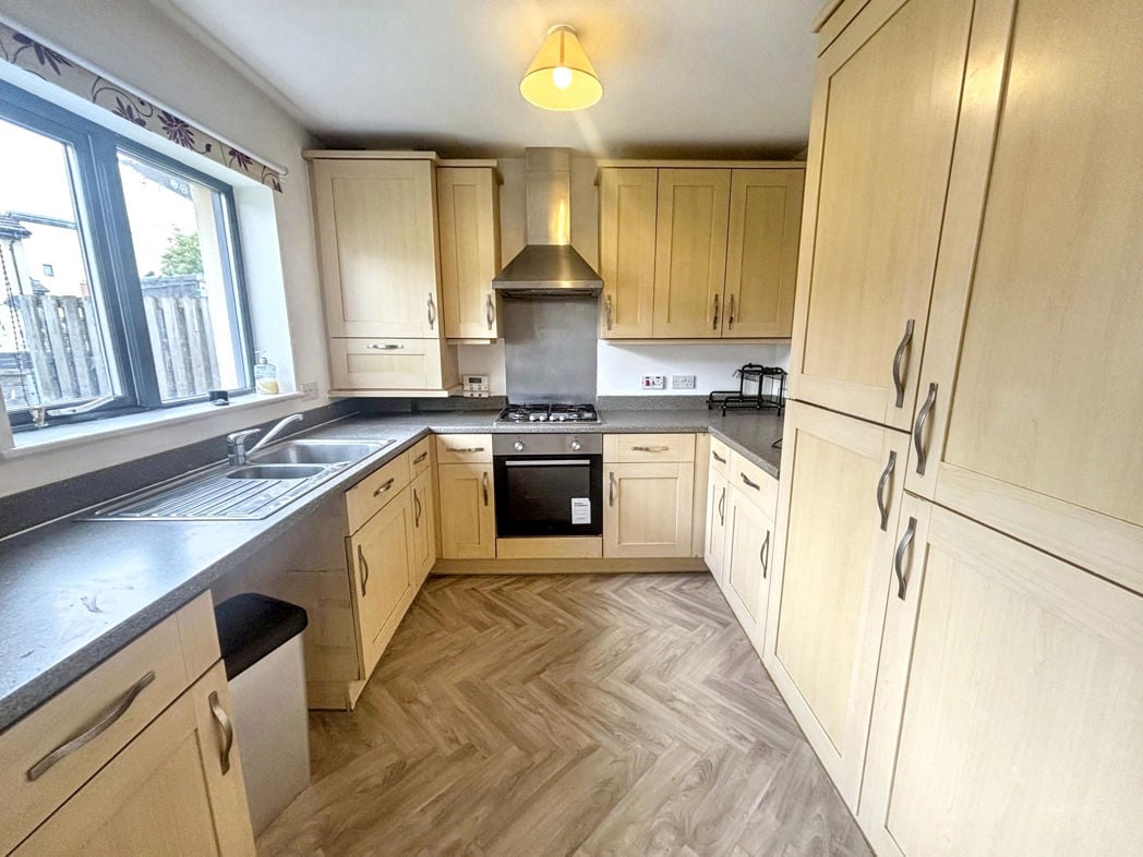 Property image 4 of 12