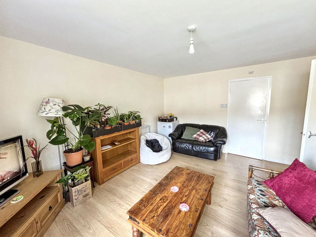 Property image 2 of 9