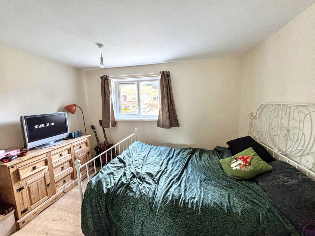 Property image 5 of 9