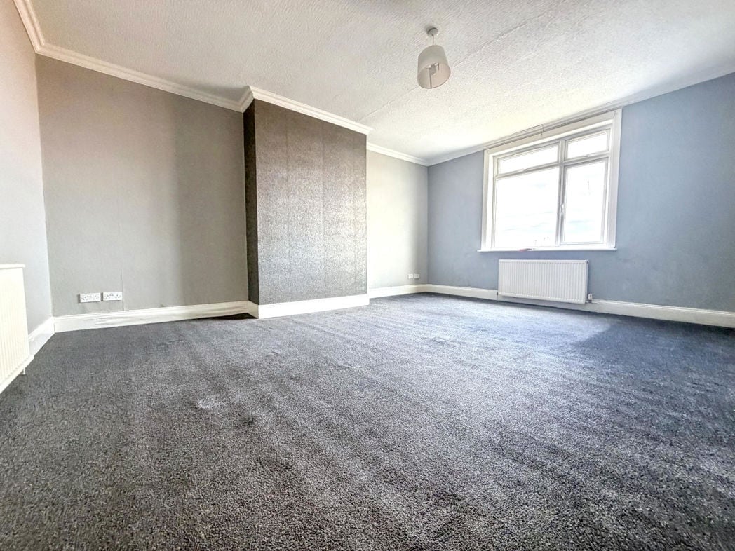 Property image 2 of 9