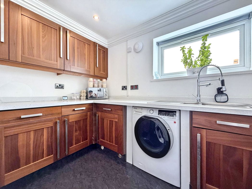 Property image 5 of 16