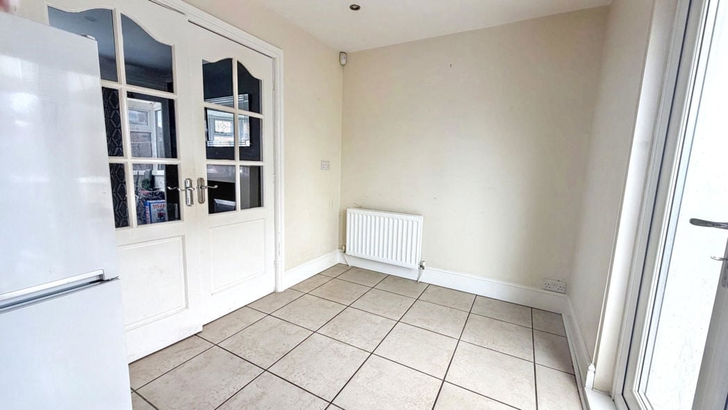 Property image 5 of 11