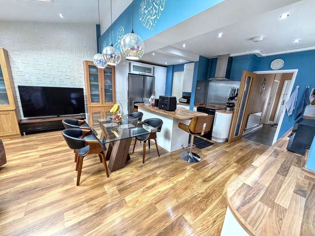 Property image 2 of 15