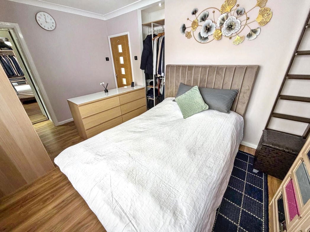 Property image 11 of 15