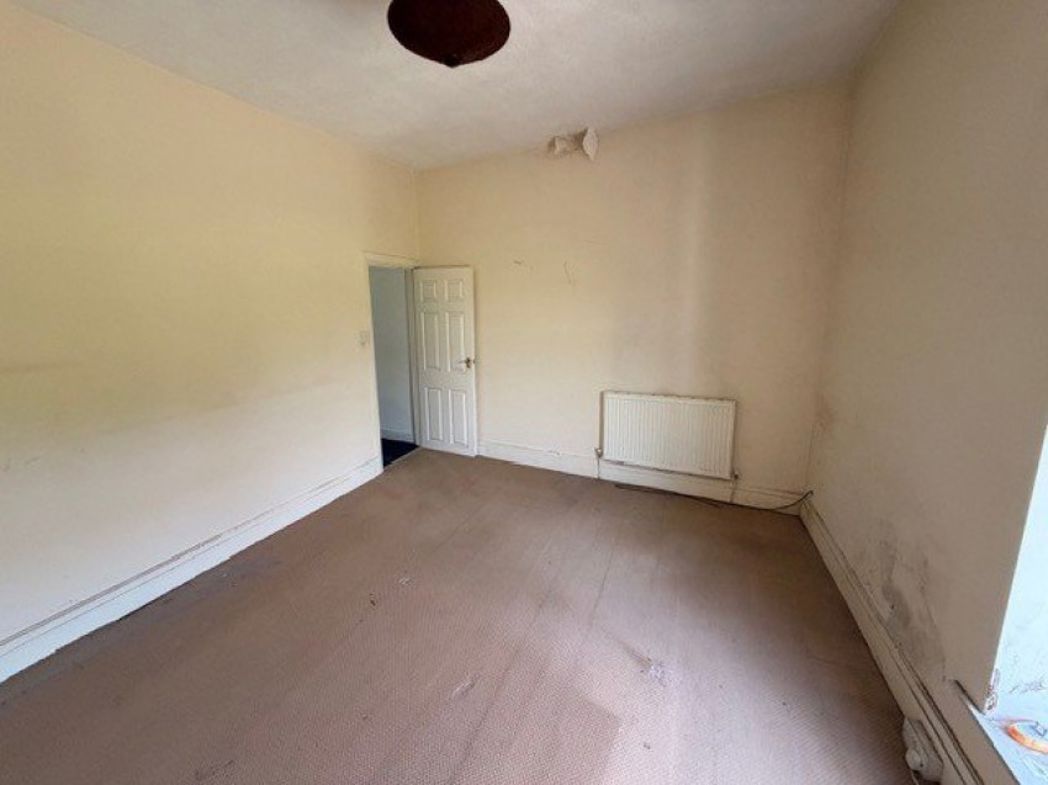 Property image 8 of 16