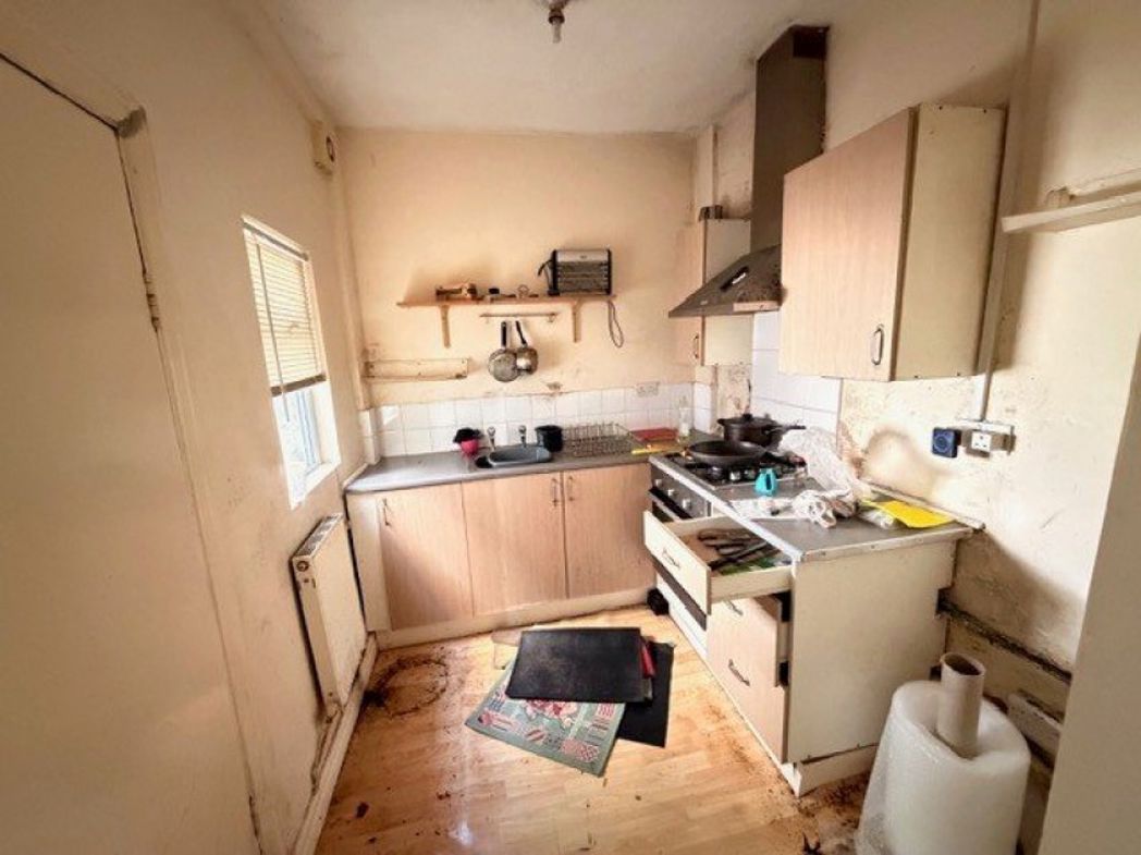 Property image 2 of 16