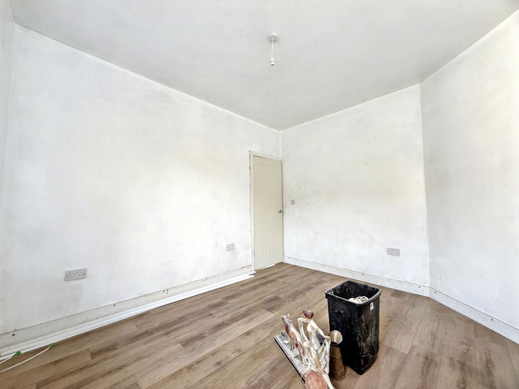 Property image 8 of 16