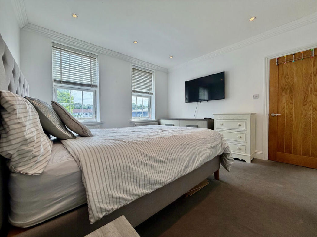 Property image 8 of 15
