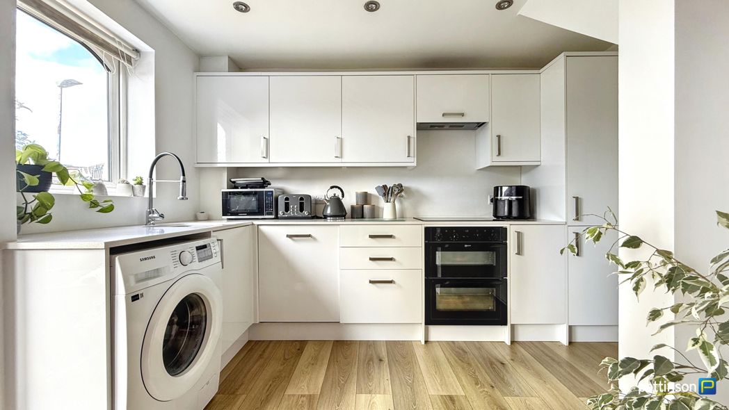 Property image 3 of 21