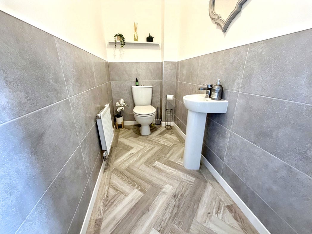 Property image 11 of 34
