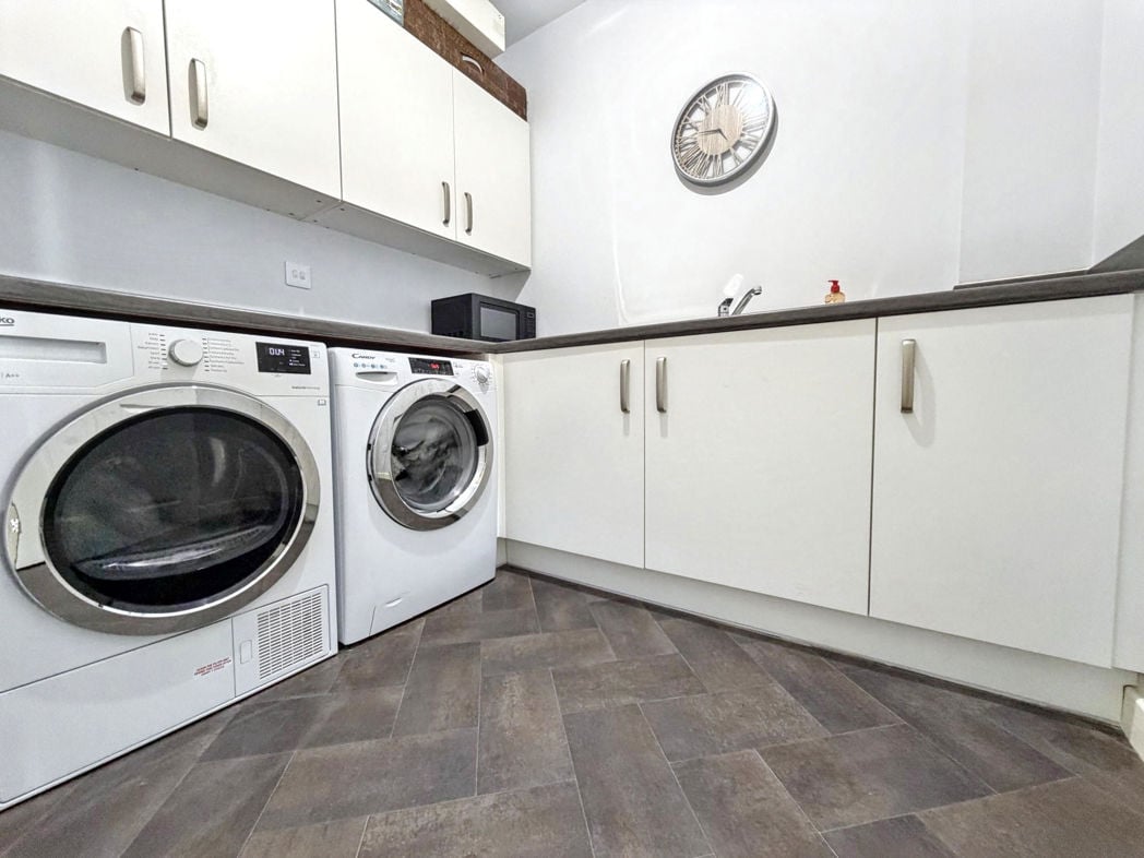 Property image 16 of 34