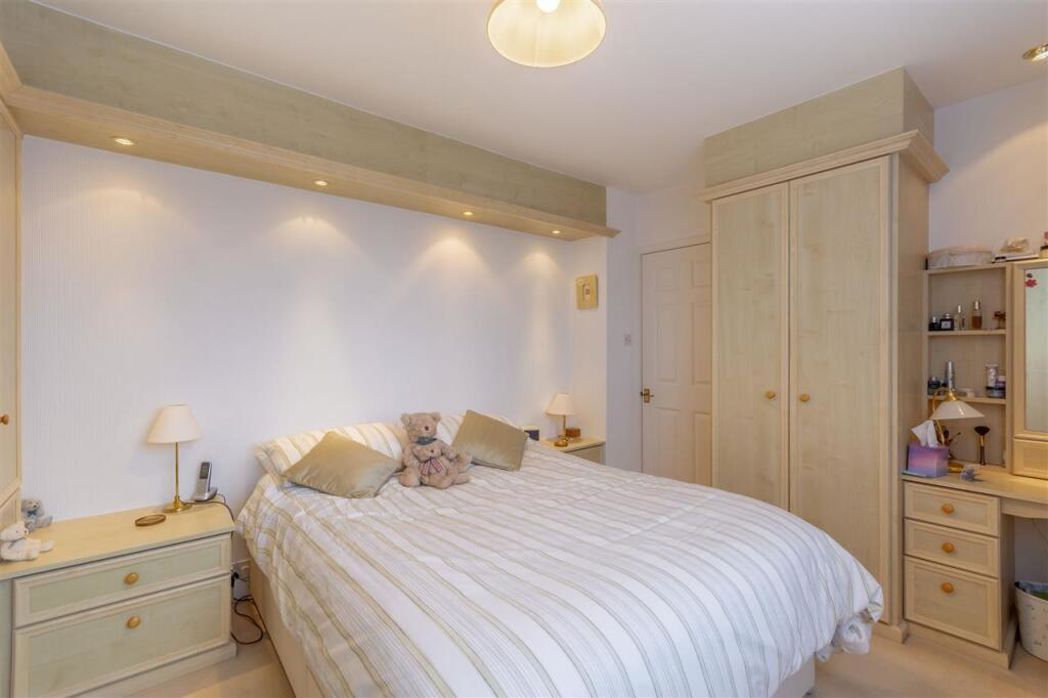 Property image 10 of 31